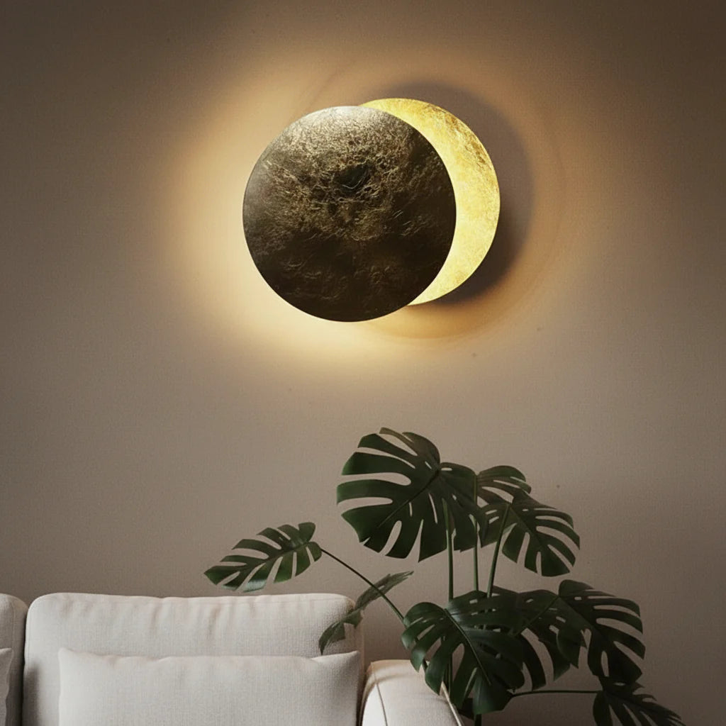 Applique Murale Éclipse de Lune – Design Luxueux en Métal Doré